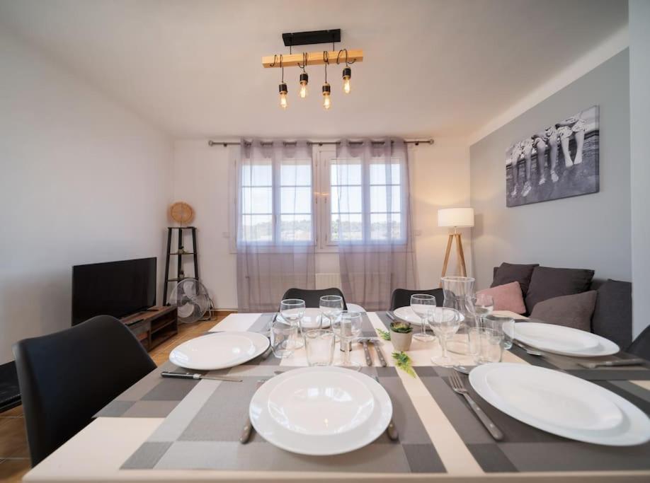 Appartement Tout Equipe Traversant 6 A 8 Couchages Marseille Exterior photo