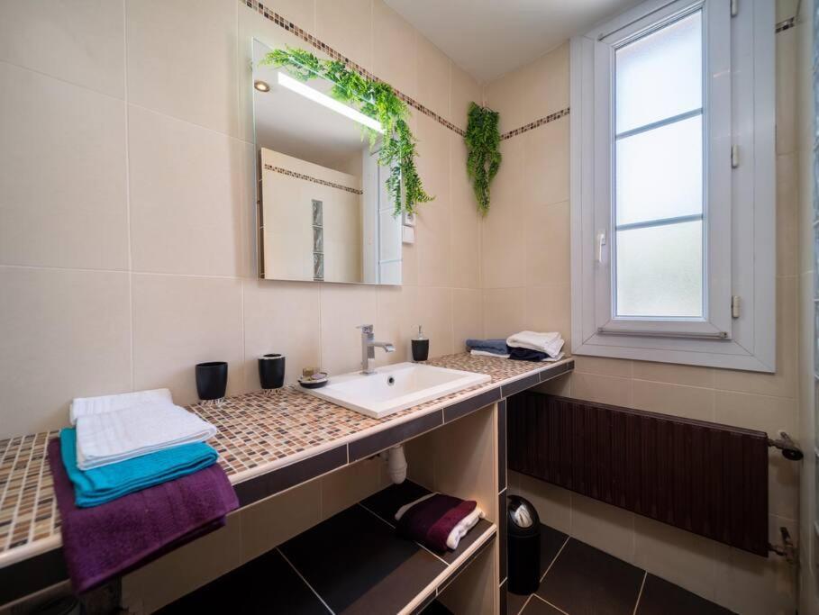 Appartement Tout Equipe Traversant 6 A 8 Couchages Marseille Exterior photo