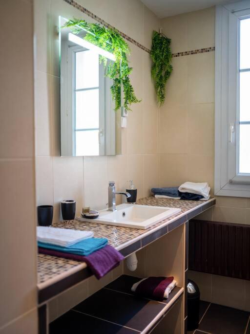 Appartement Tout Equipe Traversant 6 A 8 Couchages Marseille Exterior photo